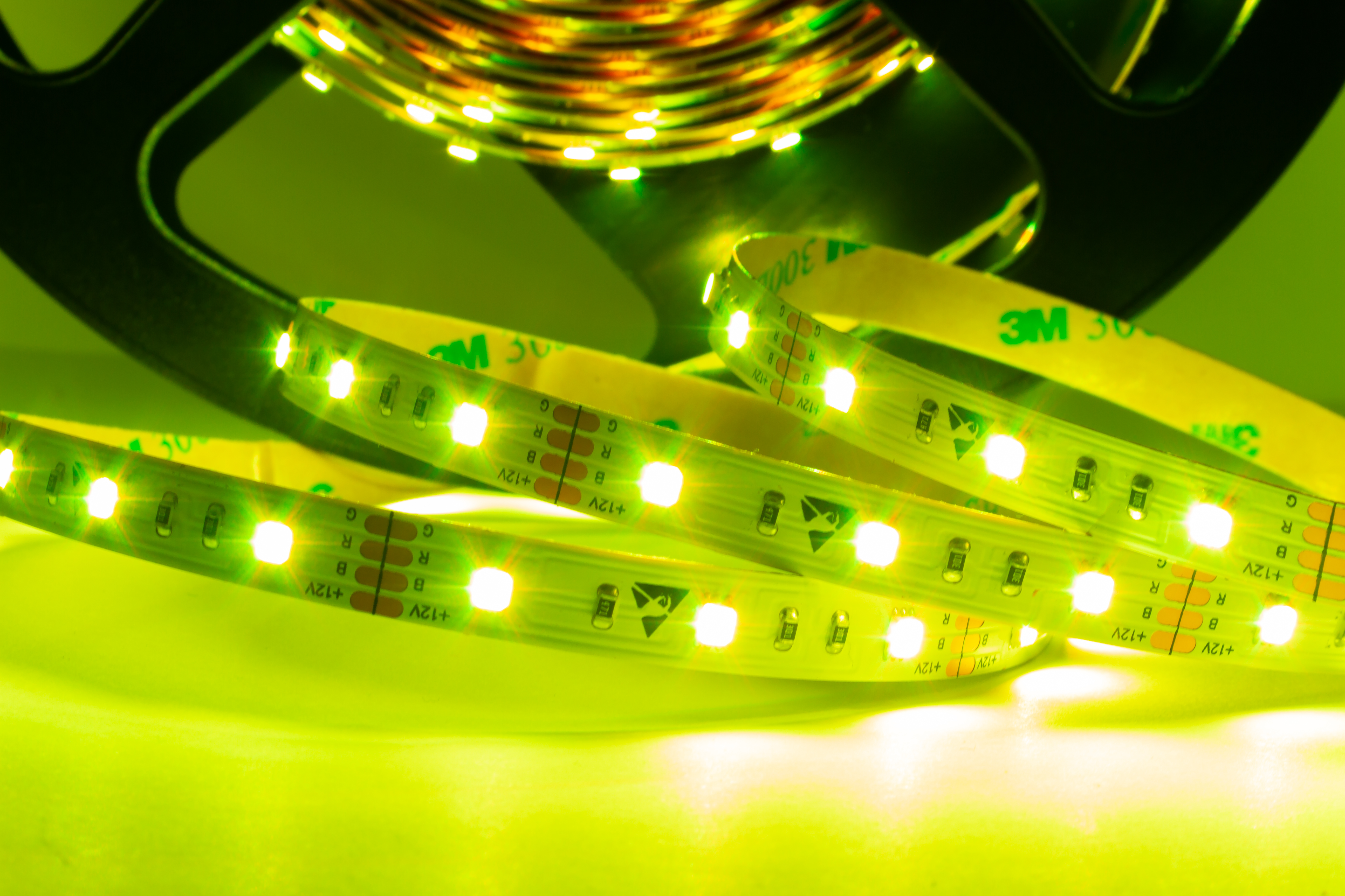 5m RGB LED-Strip SMD 2835 PL nur 8mm breit, 60 LEDs/m, 8,5W/m, 12V  mehrfarbiger LED Streifen mit 4-pol. Stecker, 12V RGB-LED-Strips, RGB LED- Strips, LED-STRIPS